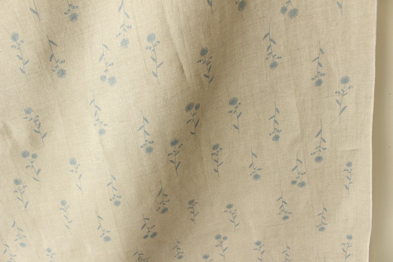 LINNETリネンプリント <br /> ハルジオン FLax-ブルー